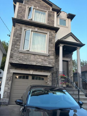 Lakeshore house close to airport
